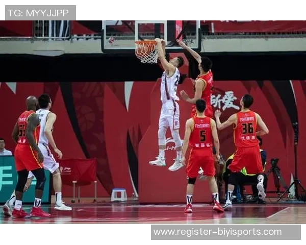 深入分析上海篮球队反击战术的特点与实施效果